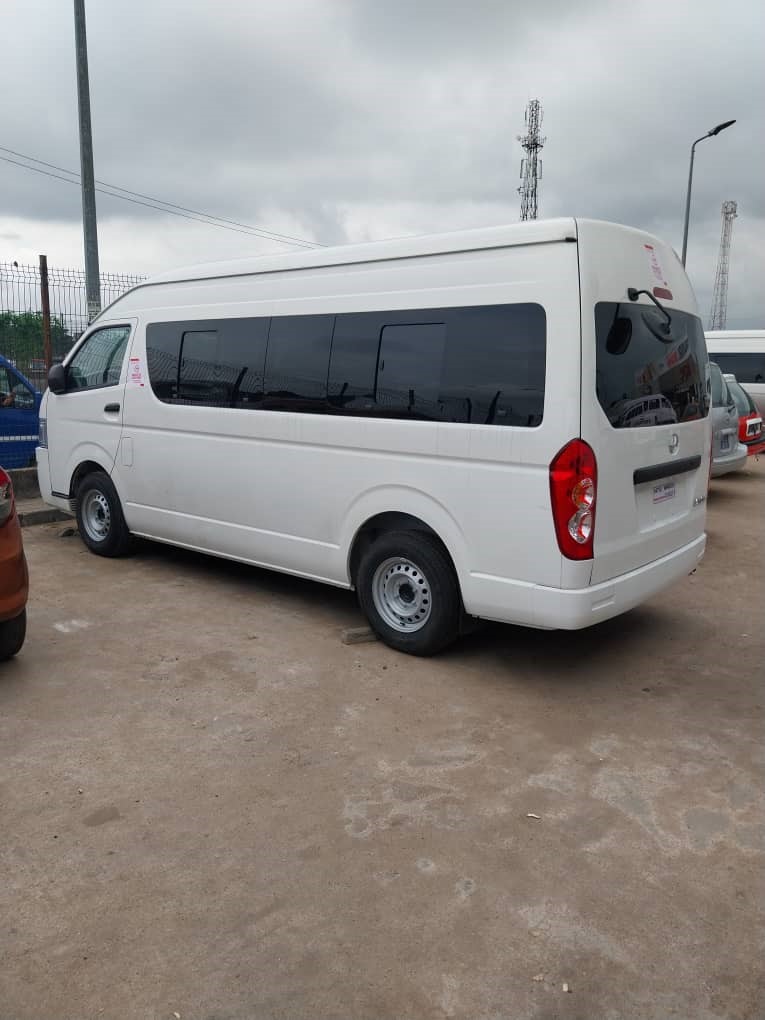 Car 15 places